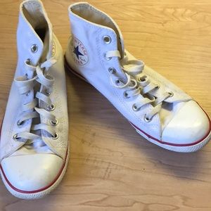 WHITE CHUCK TAYLORS SIZE 7